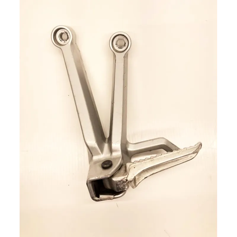 Platine et repose pieds arriere gauche SUZUKI GSXR 600 2004-2005