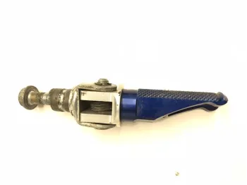 Repose pieds avant gauche SUZUKI GSXR 600 2004-2005
