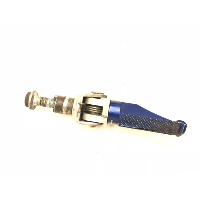 Repose pieds avant gauche SUZUKI GSXR 600 2004-2005