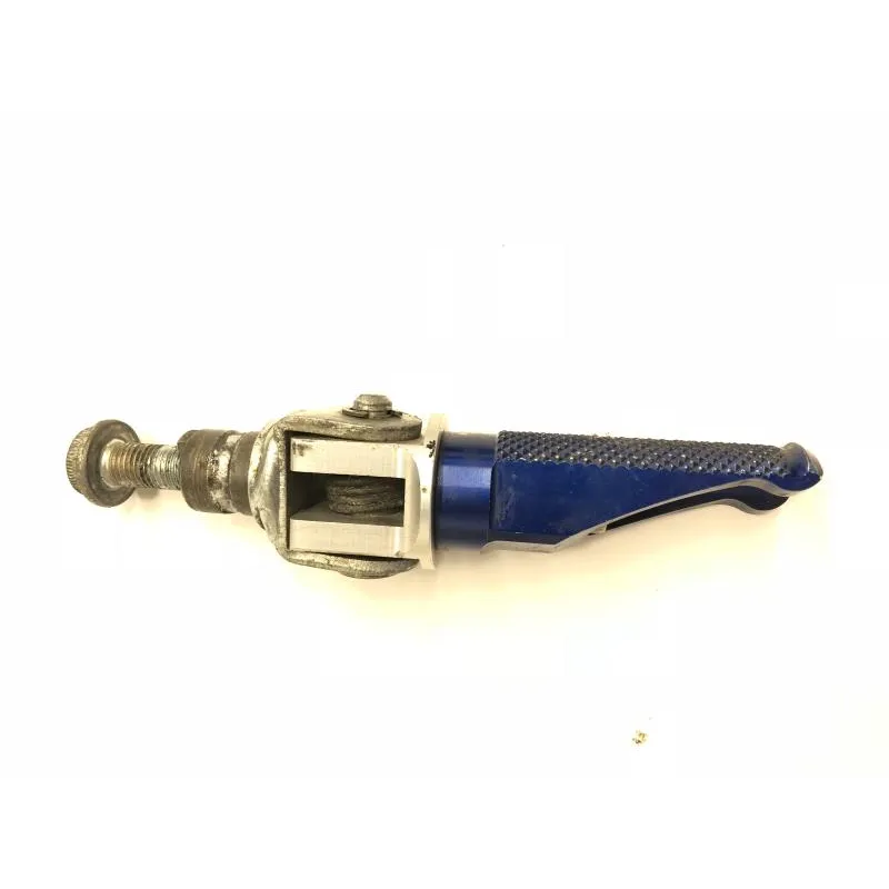 Repose pieds avant gauche SUZUKI GSXR 600 2004-2005