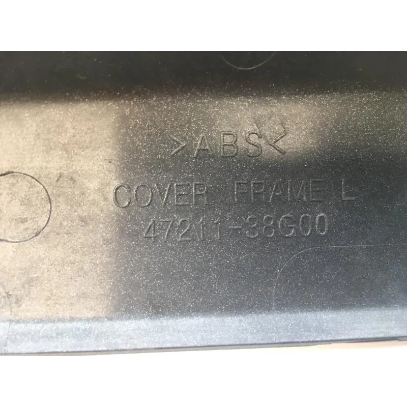 Cache carenage sous selle gauche SUZUKI GSF 650 2005-2006 BANDIT