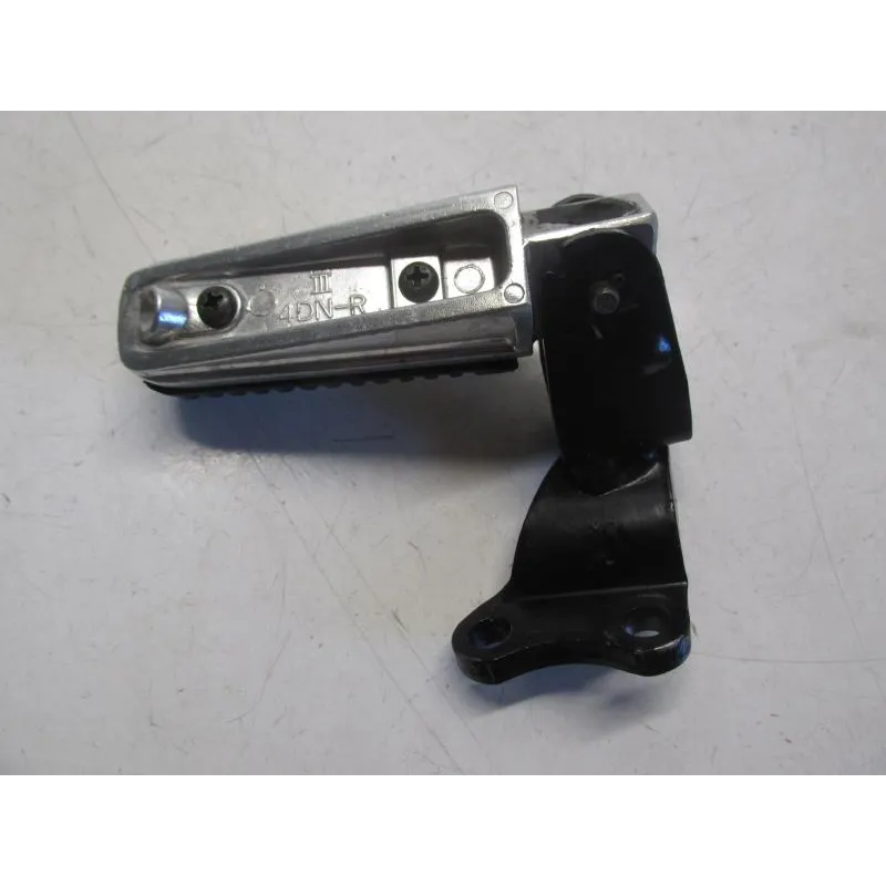 Platine et repose pieds arriere droit YAMAHA YPR 125 2006-2009 XMAX