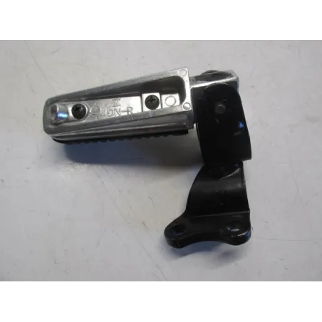 Platine et repose pieds arriere droit YAMAHA YPR 125 2006-2009 XMAX