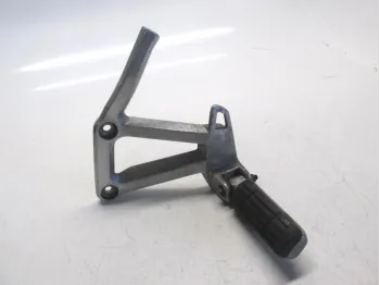 Platine et repose pieds arriere gauche YAMAHA FZS 600 2002-2003 FAZER