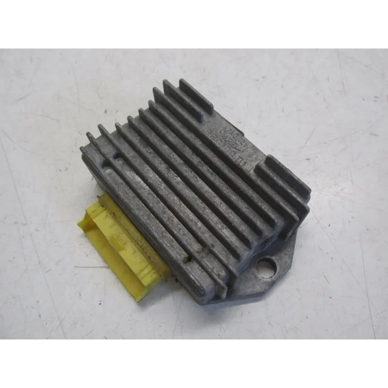 Regulateur charge batterie PIAGGIO VESPA 50 1997-2005 ET2