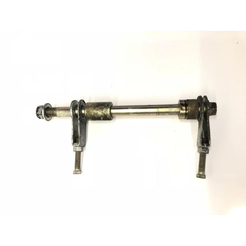 Axe de roue arriere YAMAHA YBR 125 2005-2006