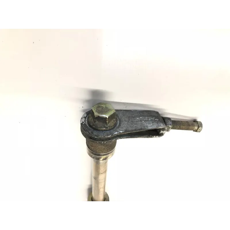 Axe de roue arriere YAMAHA YBR 125 2005-2006