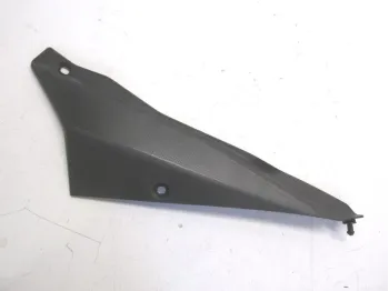 Cache carenage sous selle gauche GILERA SMT 50 2013-2017
