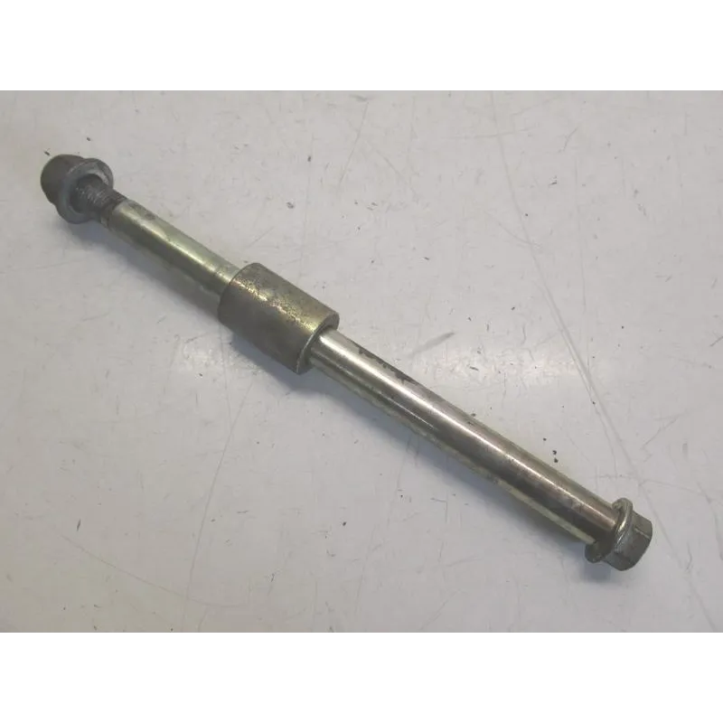 Axe de roue arriere YAMAHA YBR 125 2005-2006
