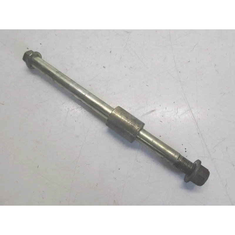 Axe de roue arriere YAMAHA YBR 125 2005-2006
