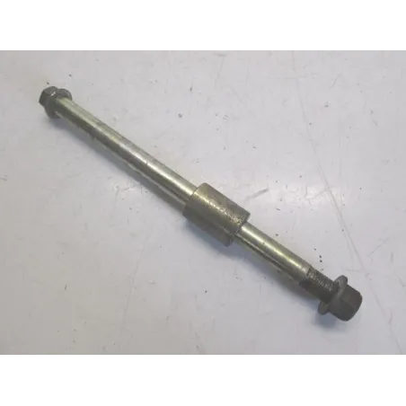 Axe de roue arriere YAMAHA YBR 125 2005-2006