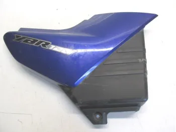 Cache carenage sous selle droit YAMAHA YBR 125 2005-2006