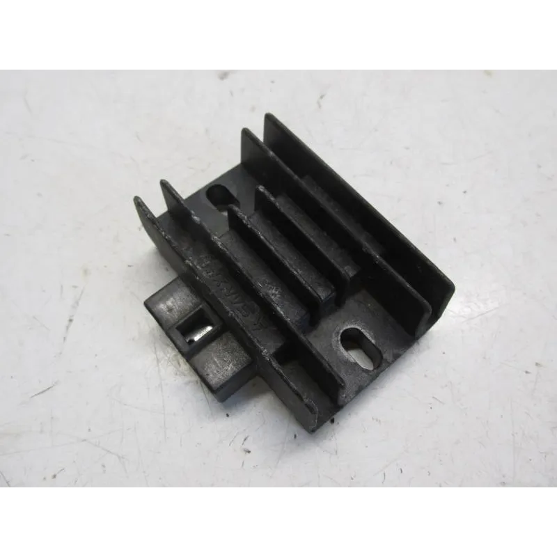 Regulateur charge batterie YAMAHA YBR 125 2005-2006