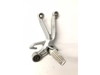 Platine et repose pieds arriere droit SUZUKI GSXR 1000 2003-2004