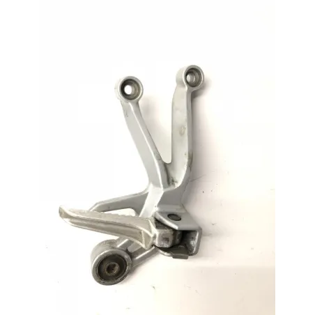 Platine et repose pieds arriere droit SUZUKI GSXR 1000 2003-2004