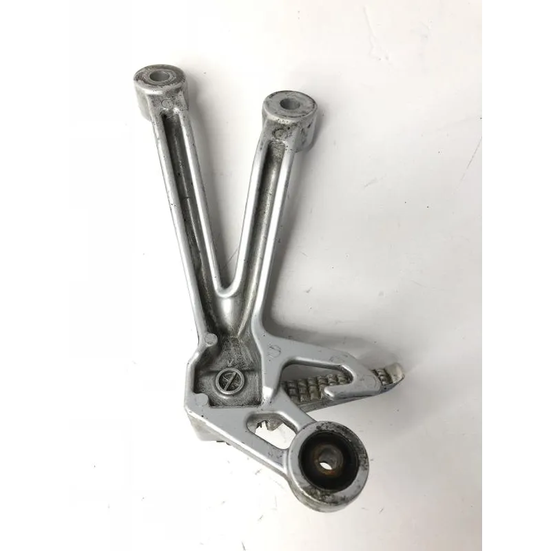 Platine et repose pieds arriere droit SUZUKI GSXR 1000 2003-2004