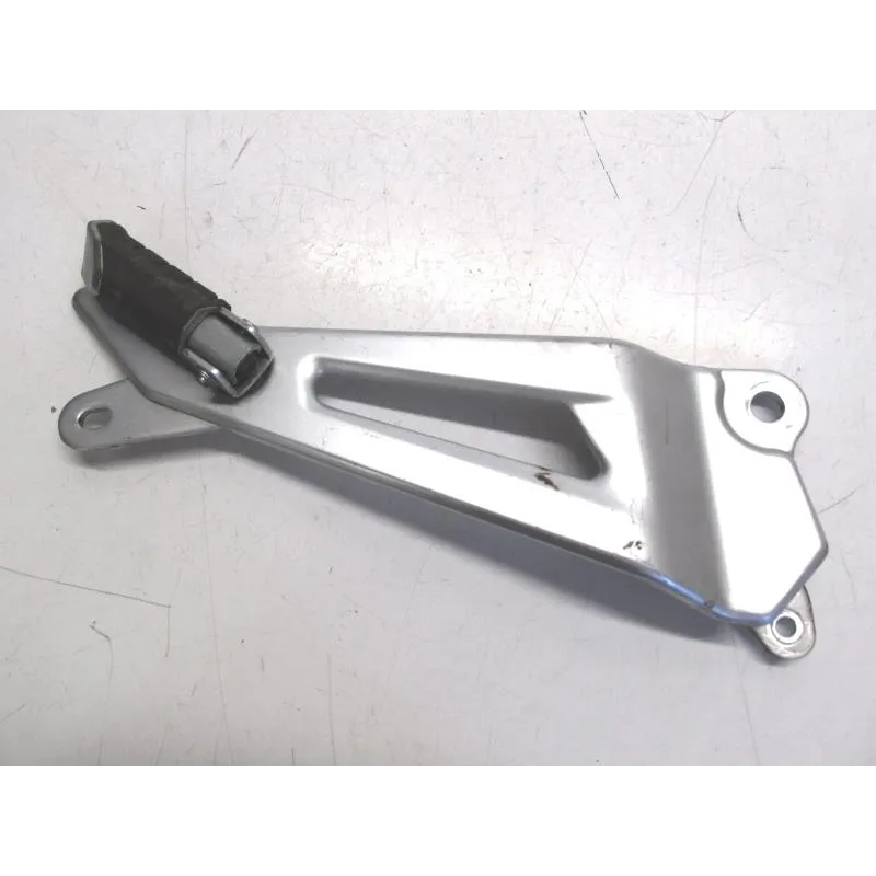 Platine et repose pieds arriere droit YAMAHA YBR 125 2005-2006