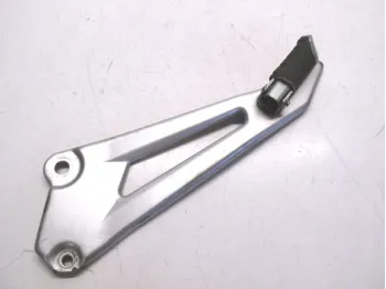 Platine et repose pieds arriere gauche YAMAHA YBR 125 2005-2006