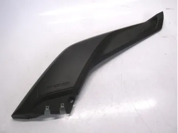 Cache carenage sous selle droit YAMAHA YPR 400 2013-2017 XMAX