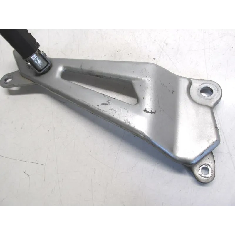 Platine et repose pieds arriere droit YAMAHA YBR 125 2007-2009