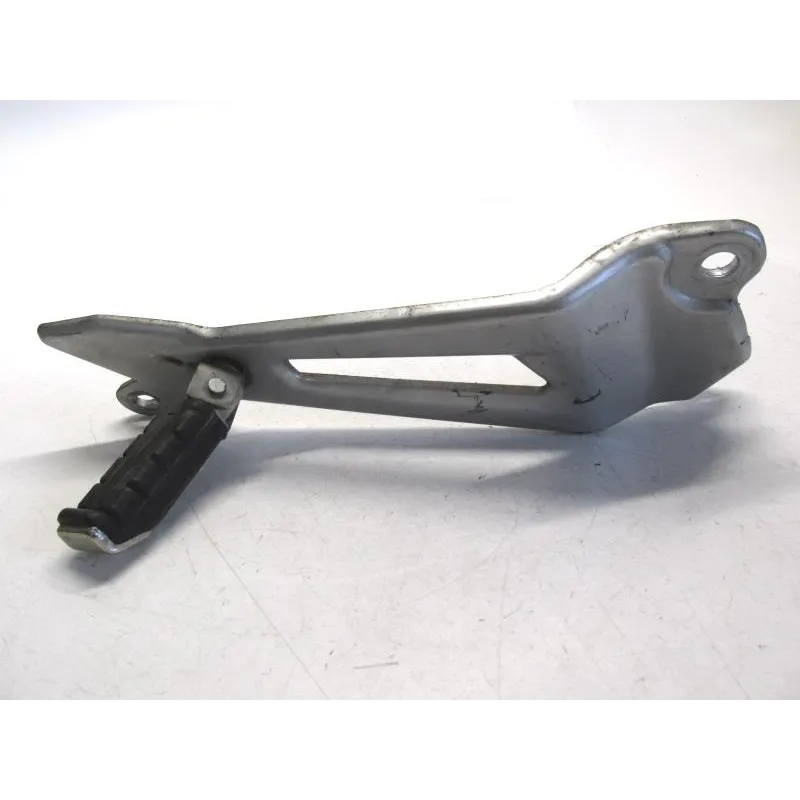 Platine et repose pieds arriere droit YAMAHA YBR 125 2007-2009