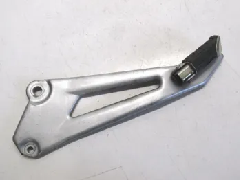 Platine et repose pieds arriere gauche YAMAHA YBR 125 2007-2009