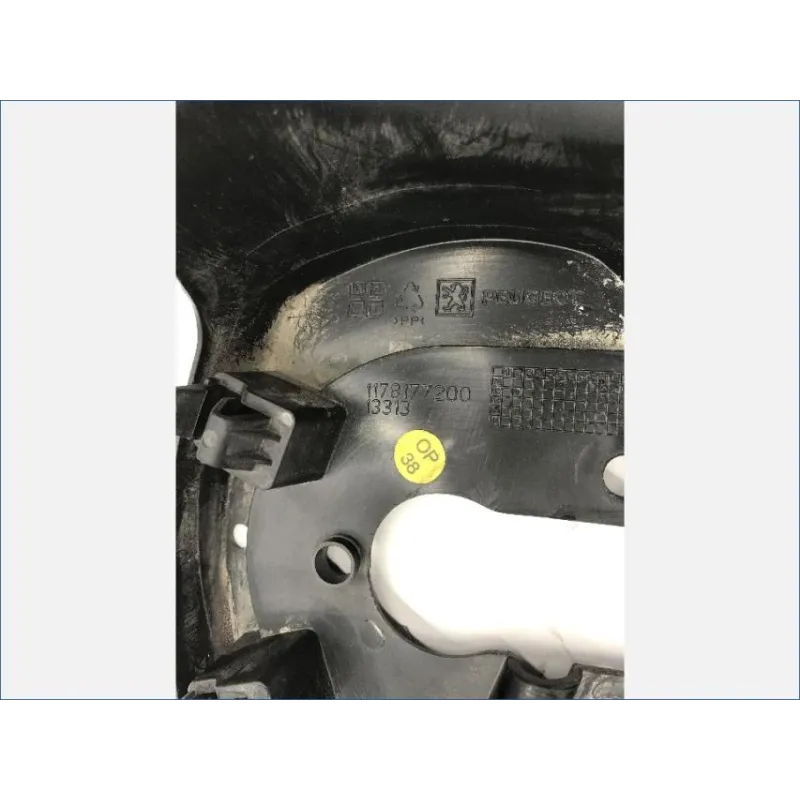 Cache guidon inferieur PEUGEOT METROPOLIS 400 2013-2016
