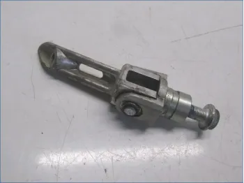 Repose pieds avant droit SUZUKI GSXR 750 2006-2007
