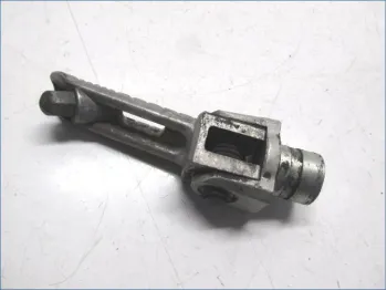 Repose pieds avant droit SUZUKI GSXR 1000 2007-2008