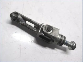 Repose pieds avant gauche SUZUKI GSXR 1000 2007-2008