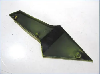 Cache carenage sous selle droit TRIUMPH DAYTONA 955 I 2002-2003