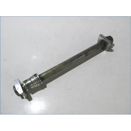Axe de roue arriere TRIUMPH DAYTONA 955 I 2002-2003