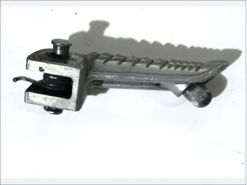 Repose pieds avant gauche SUZUKI GSXR 600 2006-2007