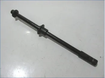 Axe de roue arriere YAMAHA XP 500 2004-2007 TMAX