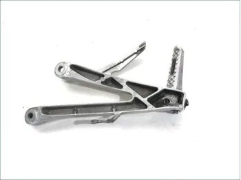 Platine et repose pieds arriere droit HONDA CBR 600 RR 2009-2012