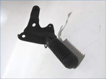 Platine et repose pieds arriere gauche YAMAHA XP 500 2004-2007 TMAX