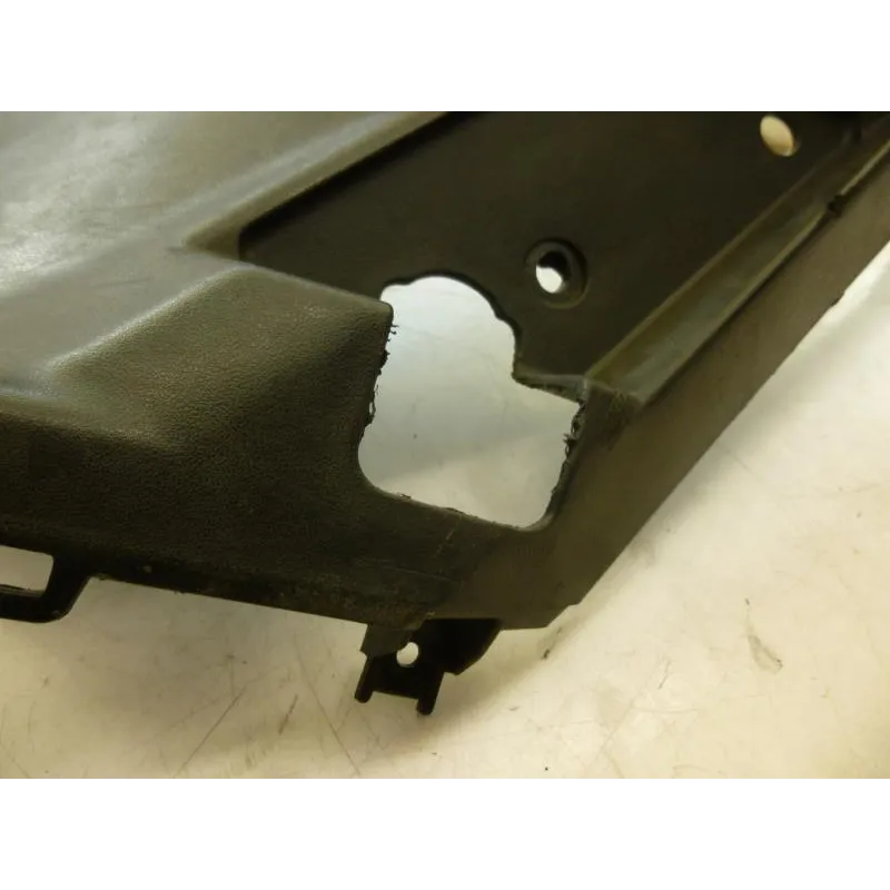 Cache carenage sous selle gauche PEUGEOT KISBEE 50 2011-2012 4T