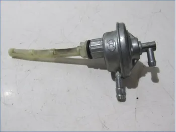 Robinet essence PEUGEOT KISBEE 50 2011-2012 4T