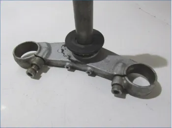 Te de fourche inferieur TRIUMPH SPRINT RS 955I 2002-2004