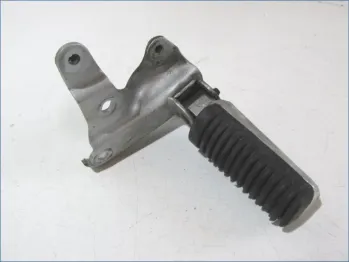 Platine et repose pieds arriere gauche YAMAHA XP 500 2004-2007 TMAX