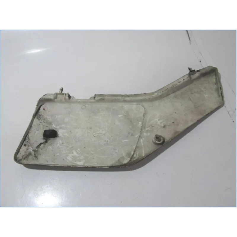 Cache carenage sous selle gauche SUZUKI DR 650 R 1990-1991