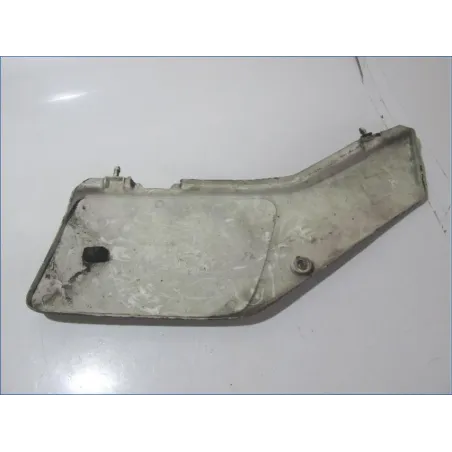 Cache carenage sous selle gauche SUZUKI DR 650 R 1990-1991