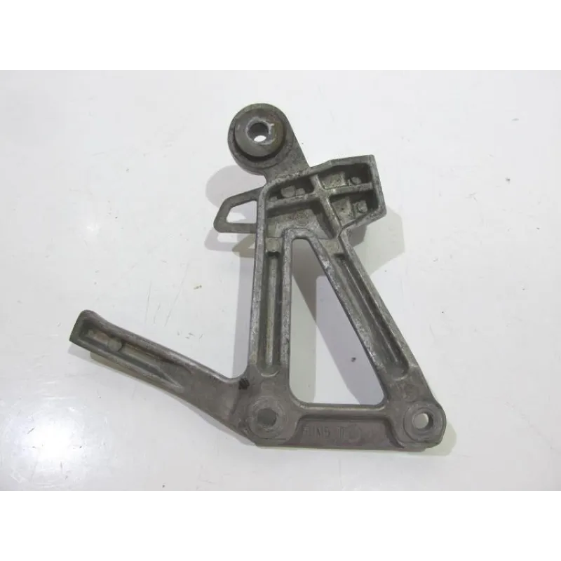 Platine arriere droite YAMAHA FZS 600 2002-2003 FAZER
