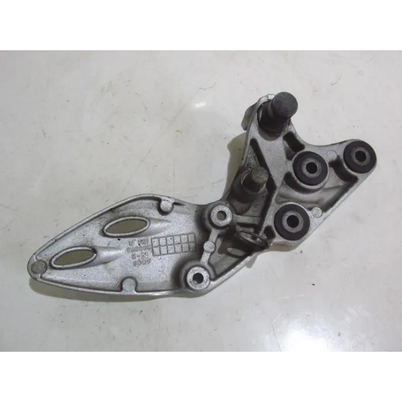 Platine avant droite SUZUKI GSXR 1300 2008-2017 HAYABUSA
