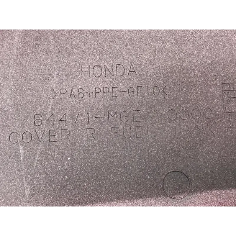 Cache reservoir droit HONDA VFR 1200 F 2010-2016