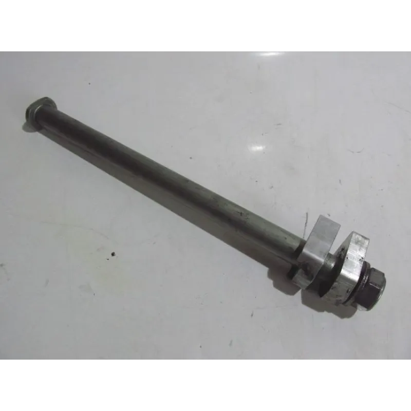 Axe de roue arriere TRIUMPH STREET TRIPLE 675 2007-2011