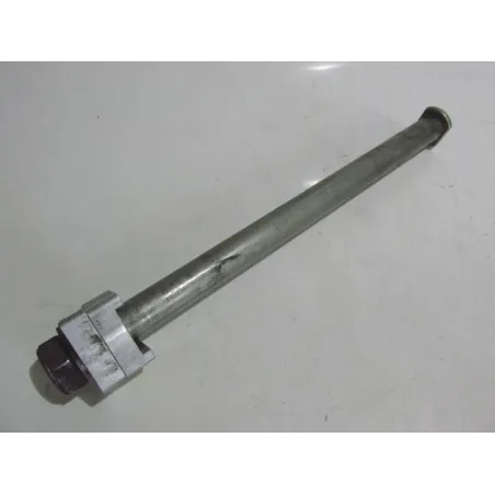 Axe de roue arriere TRIUMPH STREET TRIPLE 675 2007-2011