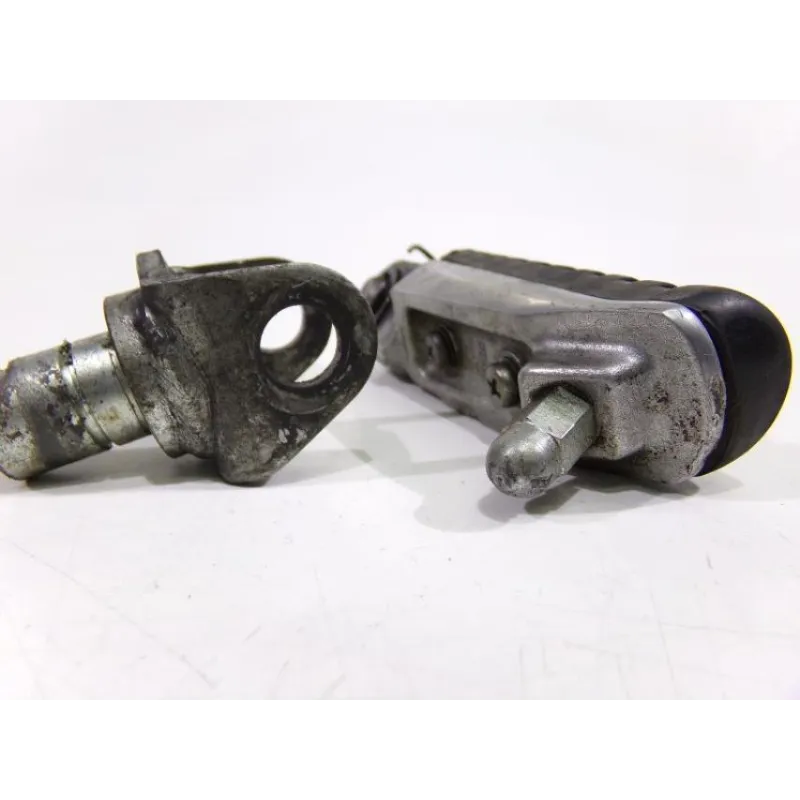 Repose pieds avant droit KAWASAKI Z 750 2004-2006