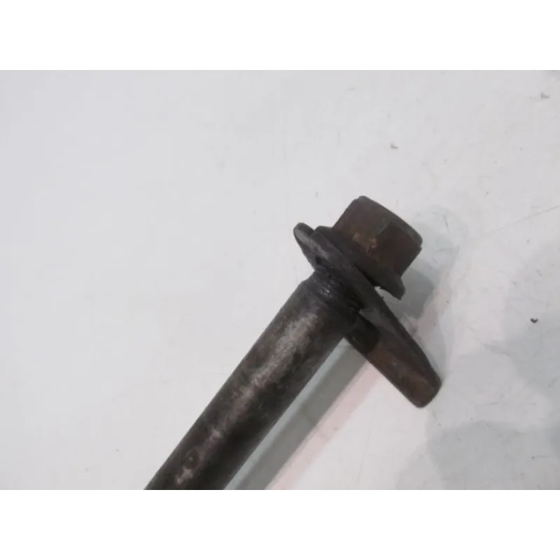 Axe de roue arriere SUZUKI GSF 600 1995-1999 BANDIT
