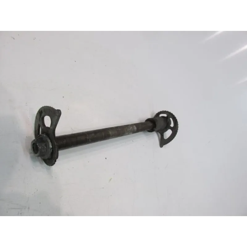 Axe de roue arriere SUZUKI DR 750 S 1988-1990